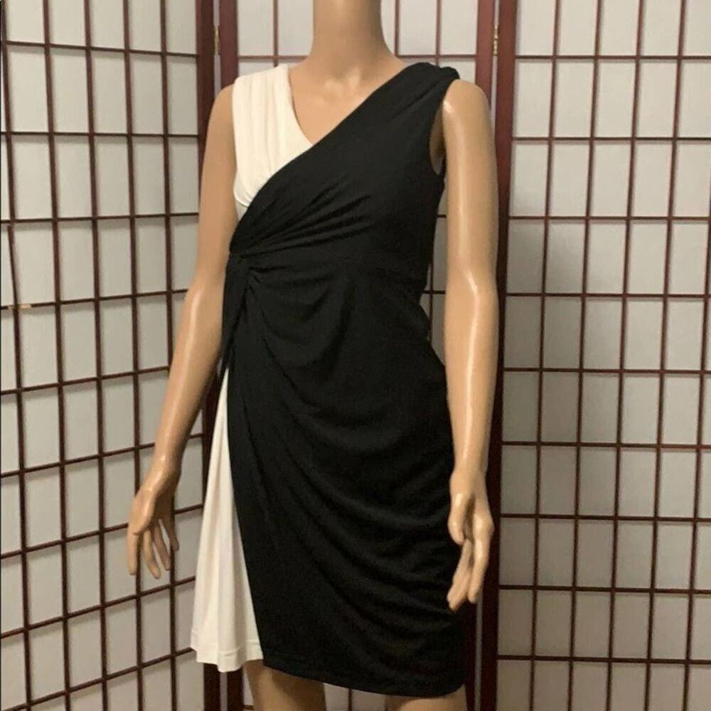 ADRIANNA PAPELL PETITE BLACK & White EVENI…p